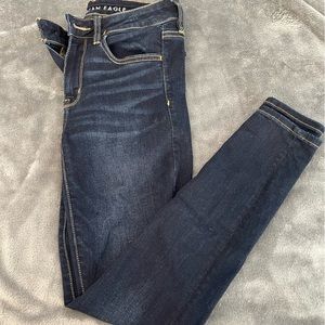 American Eagle Size 6 Regular Jean. Barely worn!